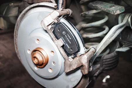 Замена тормозных колодок и дисков BMW X5 в Старом Осколе